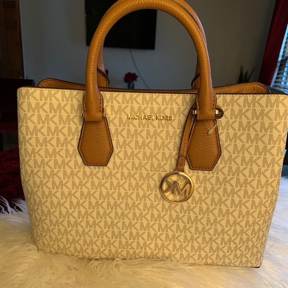 New Large Camille Micheal Kors bag - Picture 2 of 7